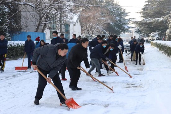 中国船舶尊龙凯时 - 人生就是搏!公司积极组织扫雪，确保员工出行安全